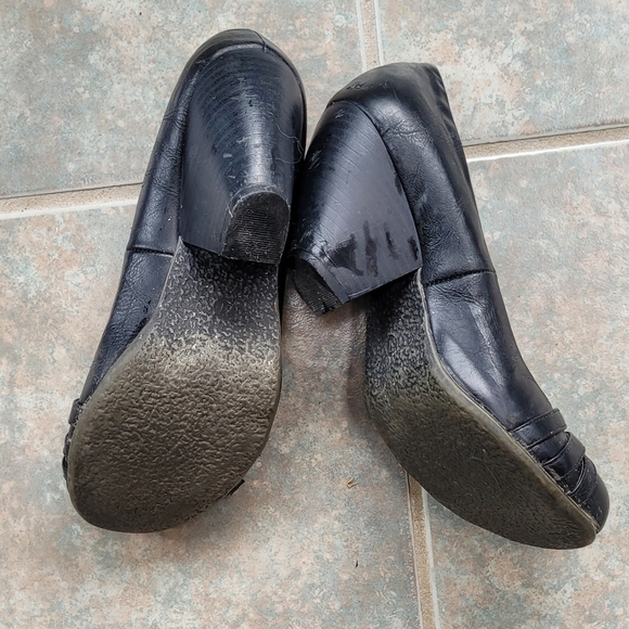 💚Ladies black leather shoes - Picture 2 of 2